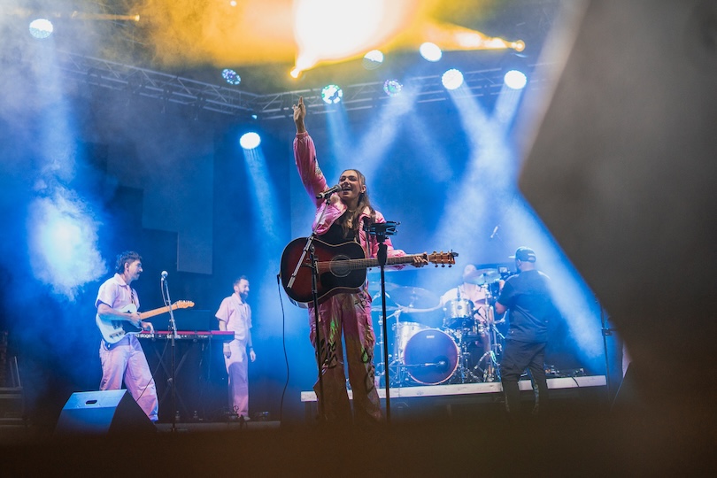 Coverband mit LED-Lichtshow bei einem exklusiven Firmenevent