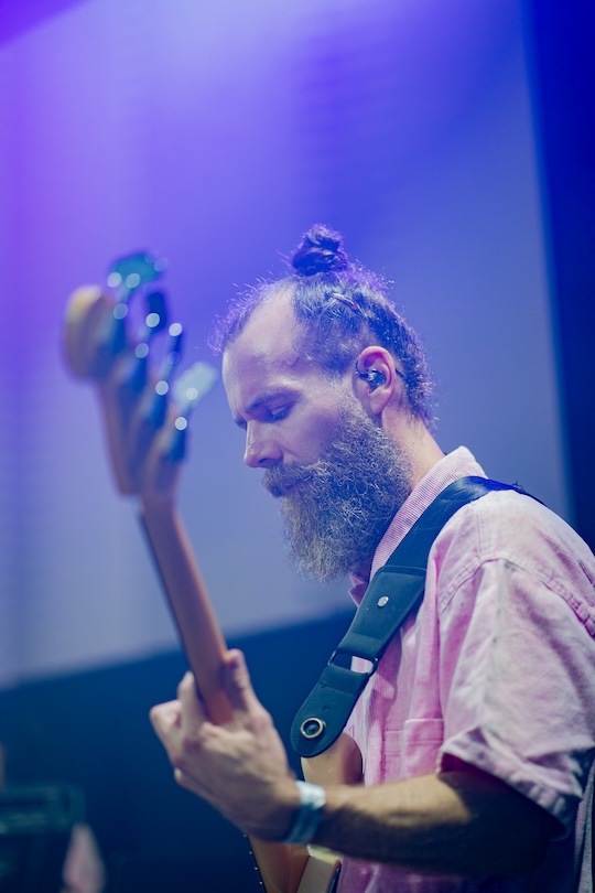 Live-Musik mit Bassist für Event oder Hochzeit – Schweizer Top-Band in Aktion