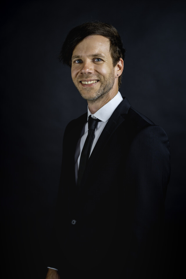 Live-Bassist Stephan Vonwiller spielt bei Covered Music auf einer Hochzeit in der Schweiz.