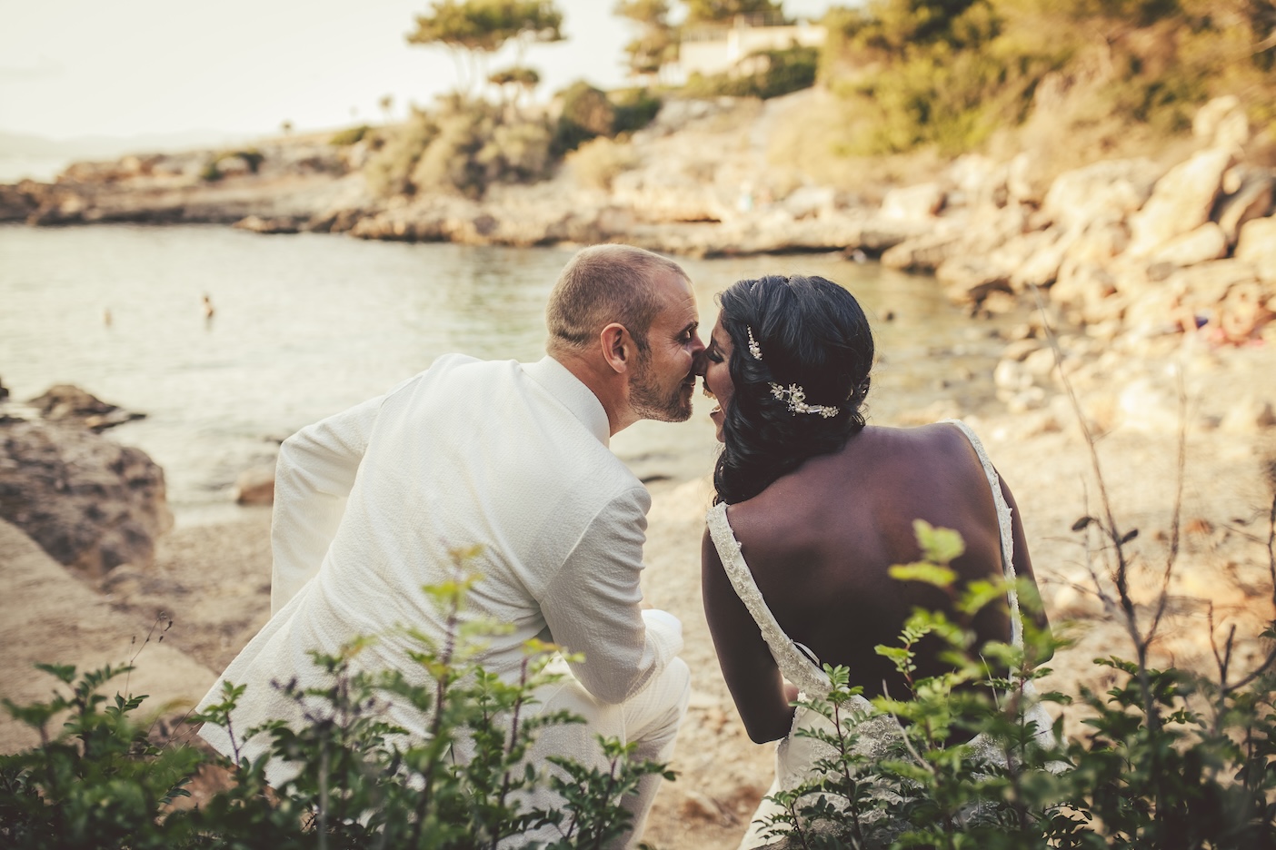 Hochzeit am Strand mit emotionaler Atmosphäre - Livemusik-Zeremonie