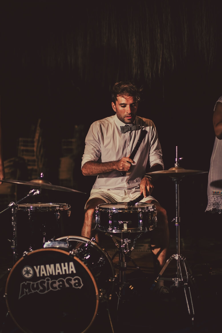 Partyband Covered mit Drummer auf Bühne – Firmenanlass mit Stimmung