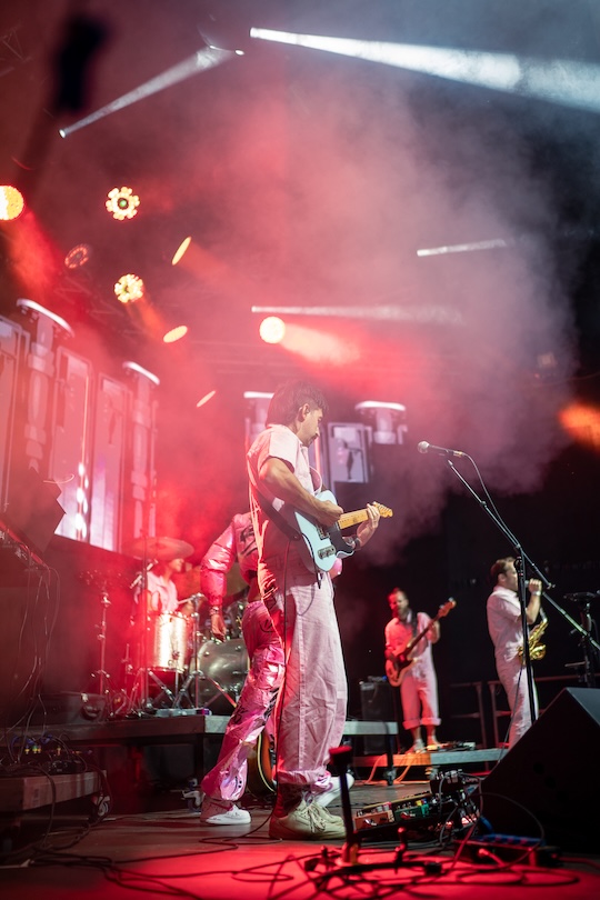 Gitarrist der Partyband Covered begeistert Gäste in Bern