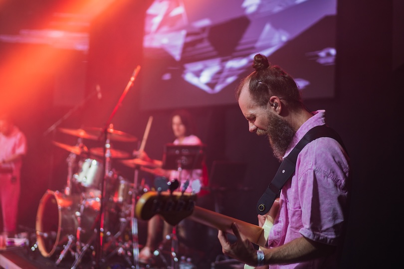 Covered begeistert Mitarbeiter mit Live-Musik auf Firmenfeier in Basel