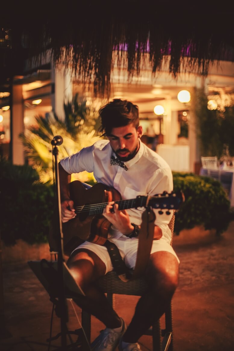Gitarrist von Covered auf Hochzeit in Basel sorgt für wundervolle musikalische Begleitung und unvergessliche Stimmung